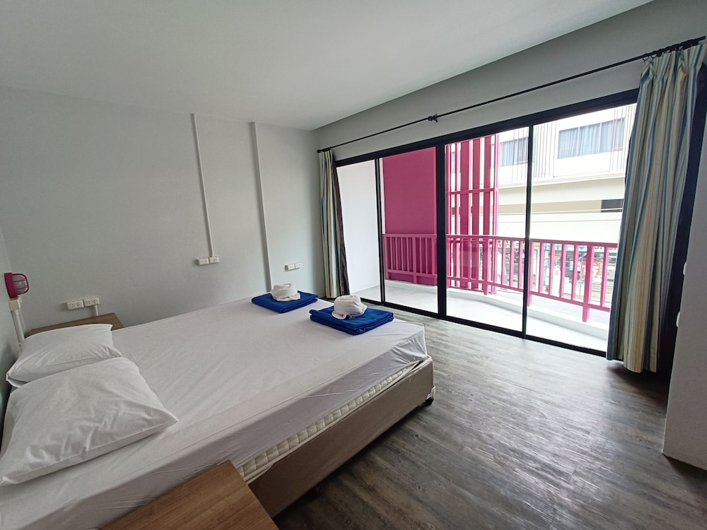 Double Room, 1 King Bed, Non Smoking, Private Bathroom - Photo 5