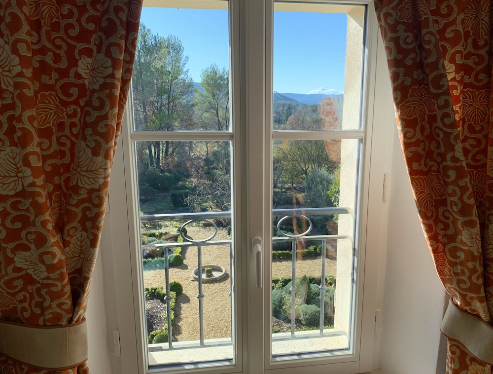 Deluxe Double Room, Private Bathroom, Garden View photo 2