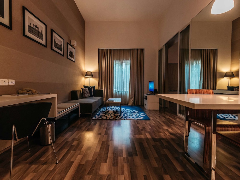 Suite, 1 Bedroom, Balcony photo