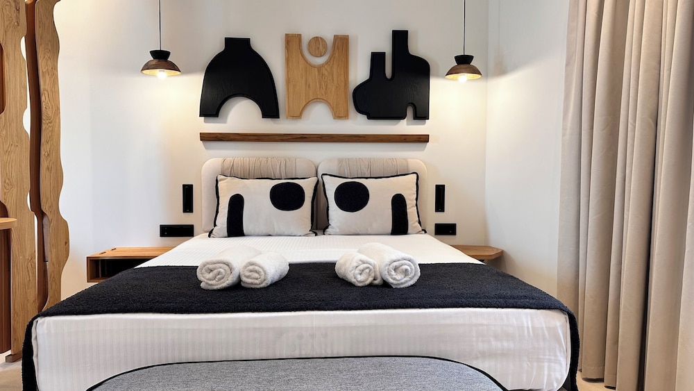 Senior Suite, City View