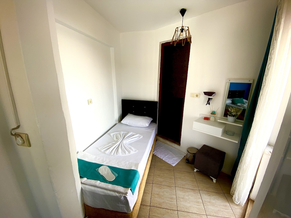 Standard Triple Room photo 3