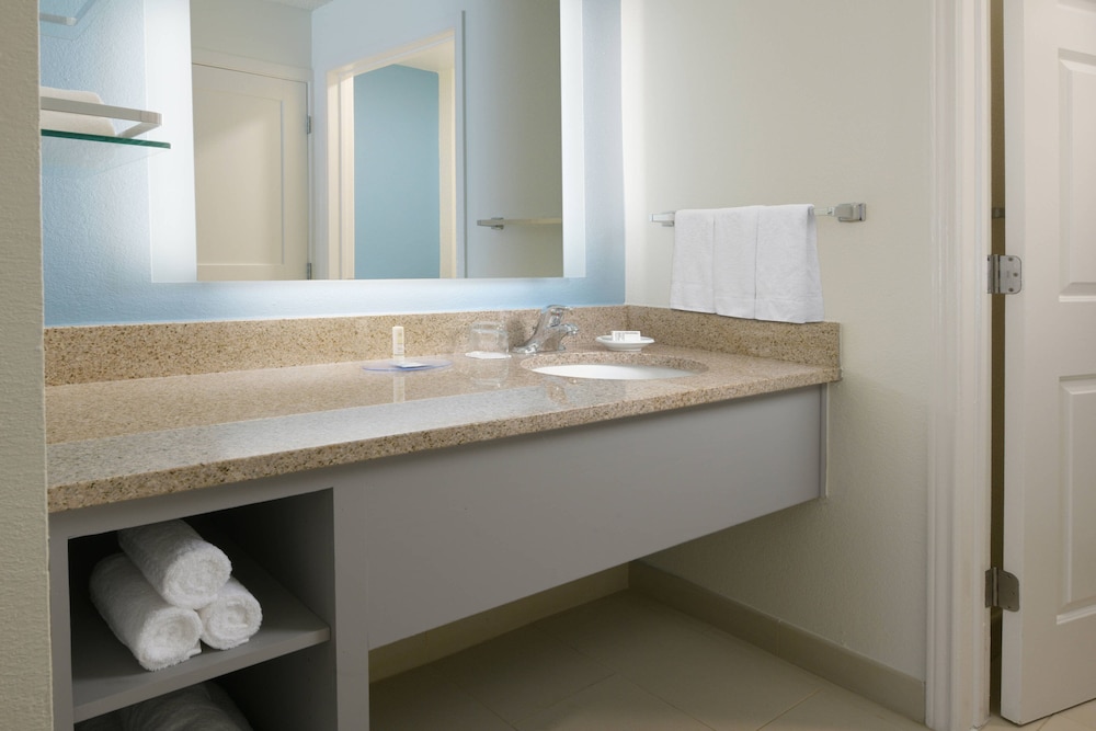 Suite, 2 Bedrooms - Photo 6