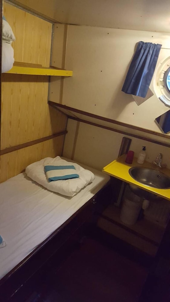 Economy Twin Room, 1 Bedroom photo 3