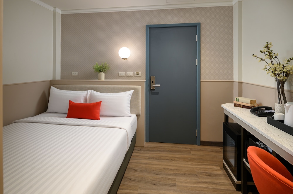 Economy Double Room, 1 Queen Bed photo 2