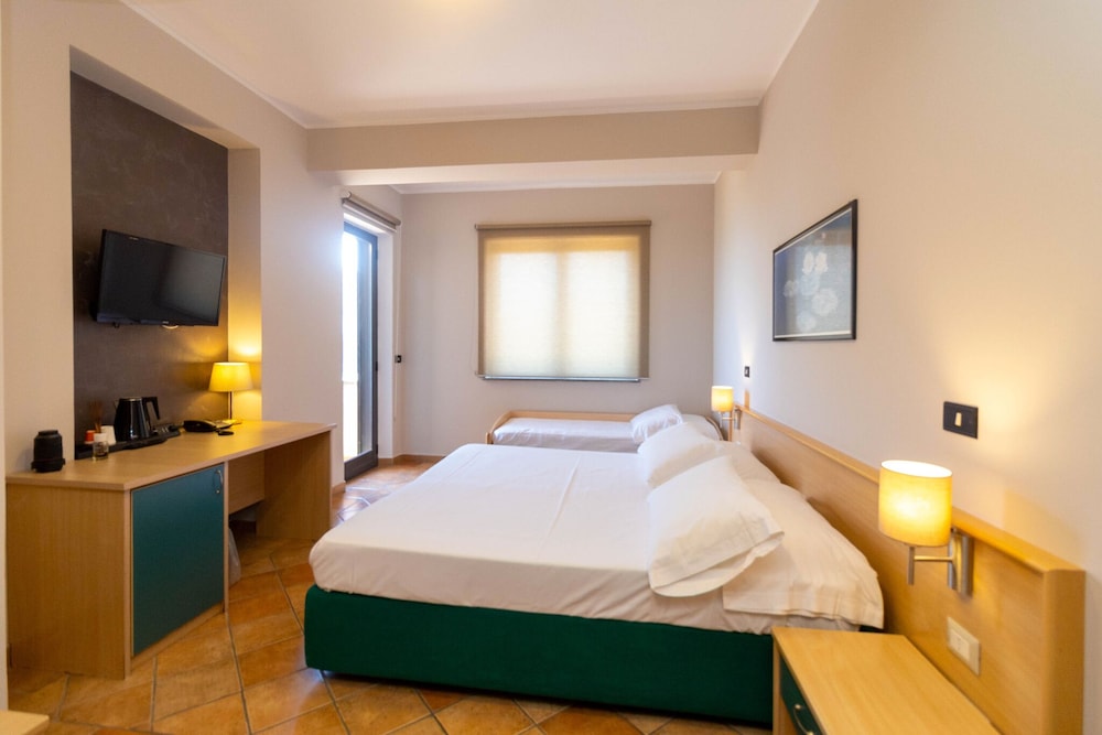 Standard Triple Room, Balcony, Sea View photo 1