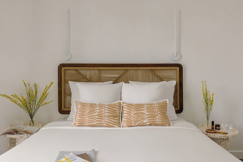 Superior Room, 1 Queen Bed thumbnail 6