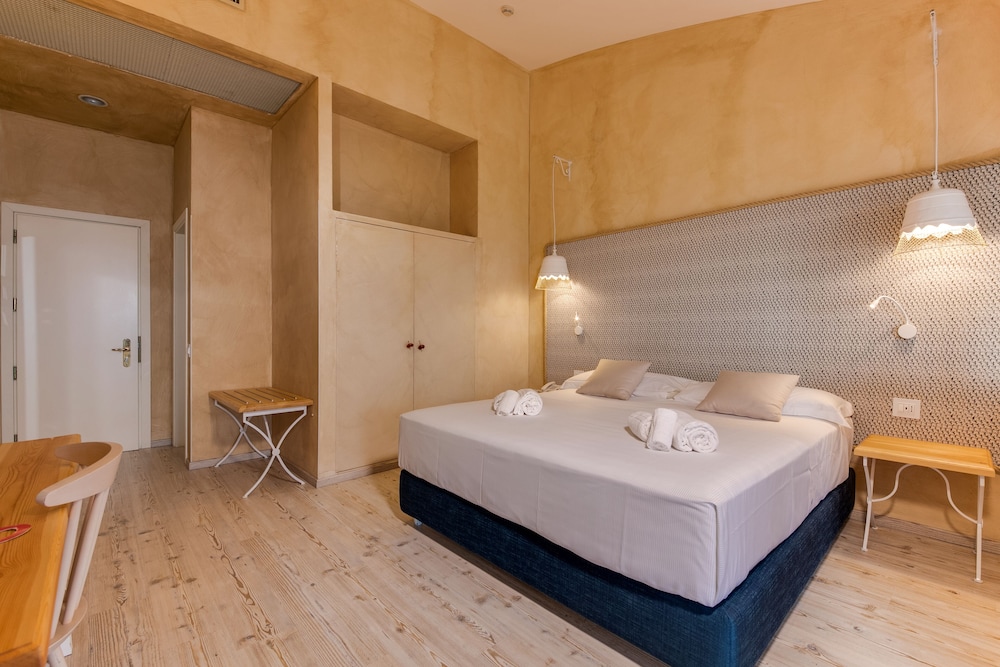 Classic Double Room, Partial Sea View (3 Adults)