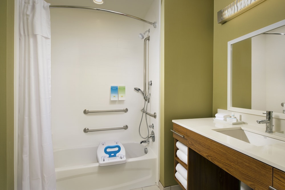 Suite, 1 King Bed, Accessible, Bathtub