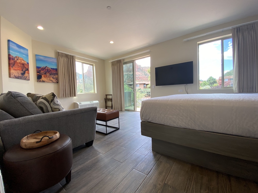 Grand Suite, 1 King Bed with Sofa bed, Balcony, Mountain View photo 1