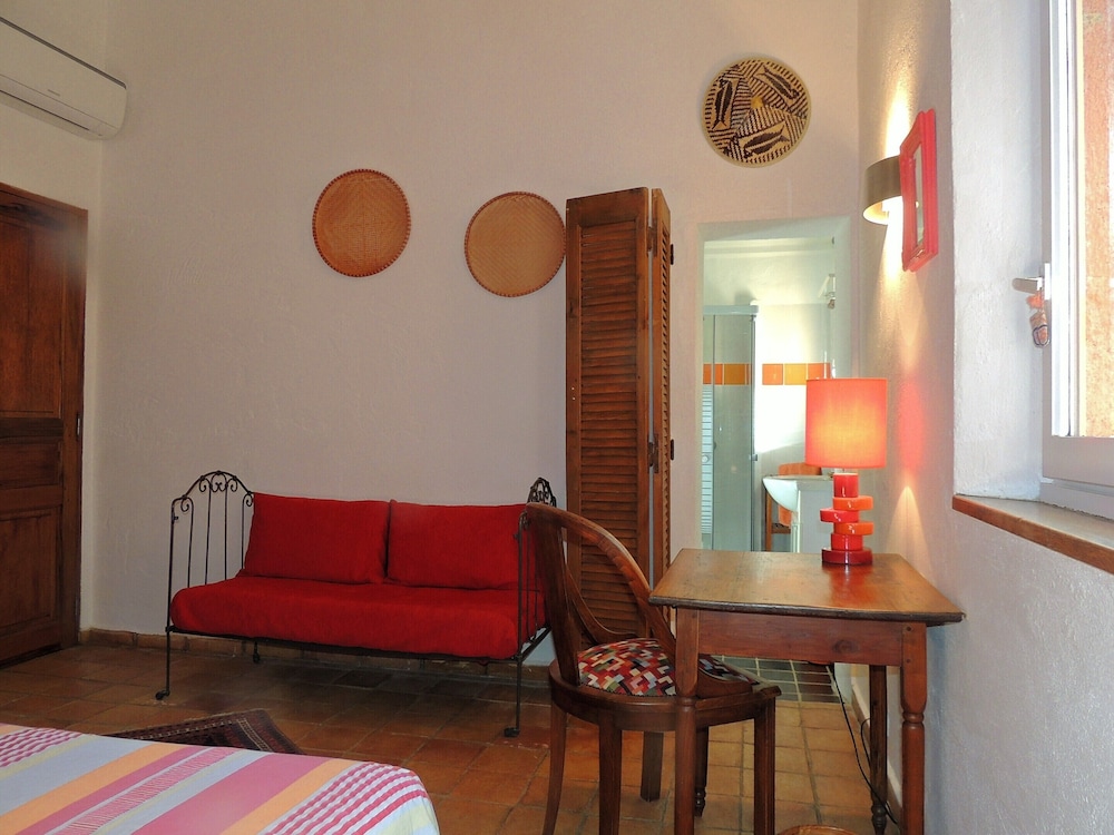 Classic Double Room, Private Bathroom, Pool View ( Grenadine) photo 3