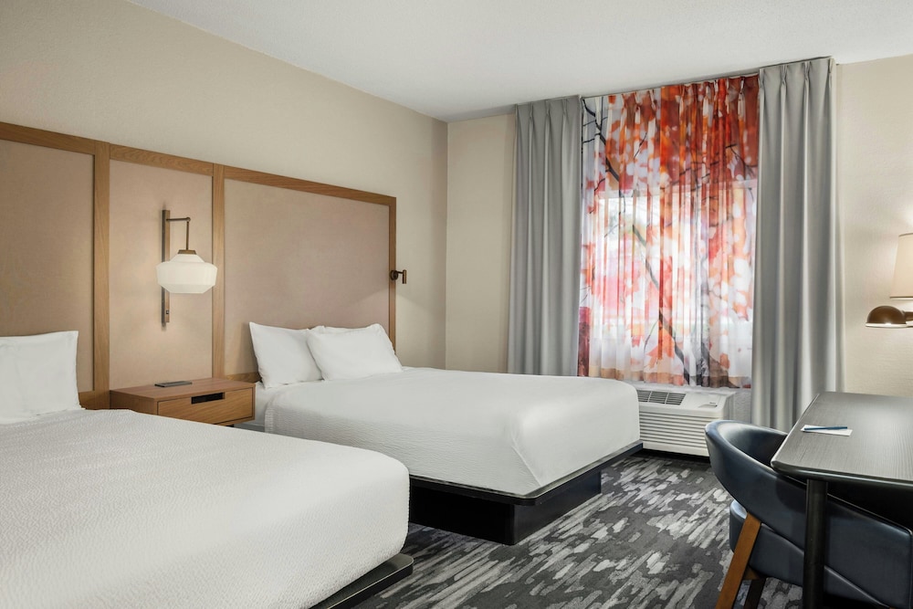 Room, 2 Queen Beds - Photo 1