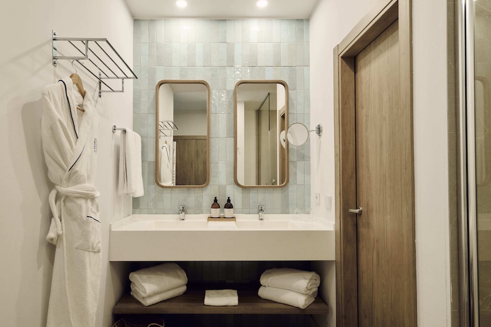 Beach Suite with private Pool and Garden thumbnail 6