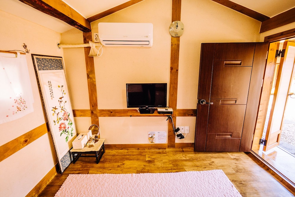 Traditional Double Room Single Use, 1 Bedroom, Non Smoking, Courtyard View photo 1