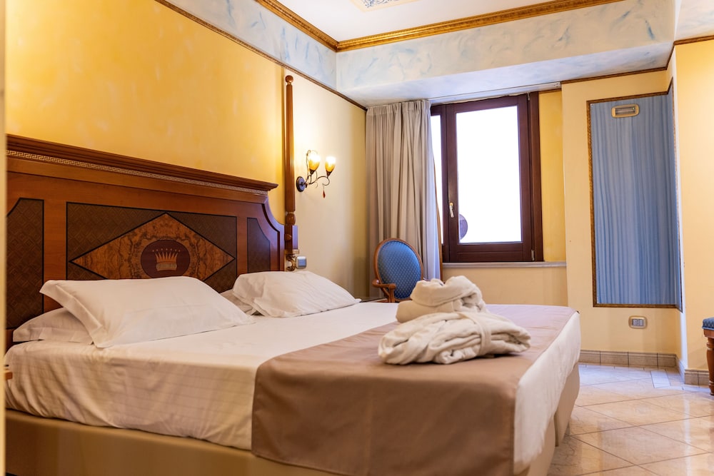 Standard Double Room - Photo 10
