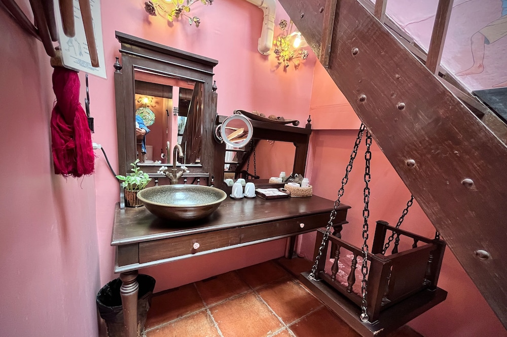 Honeymoon Suite photo 3
