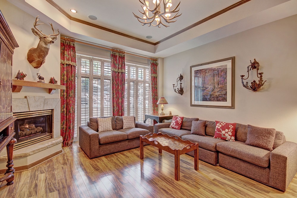 Condo, 5 Bedrooms