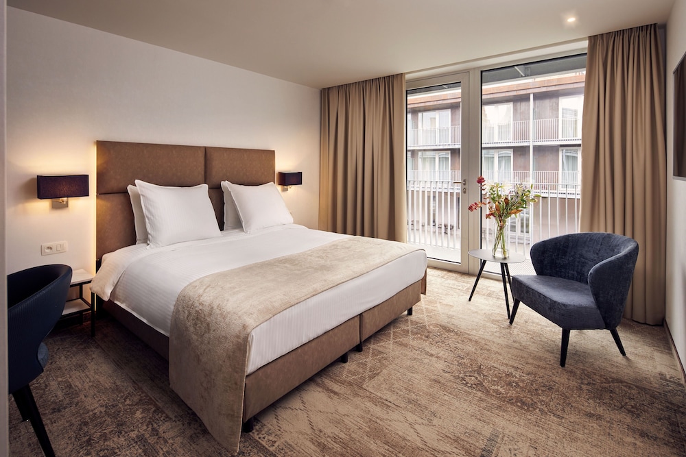 Poolview Room - Photo 1