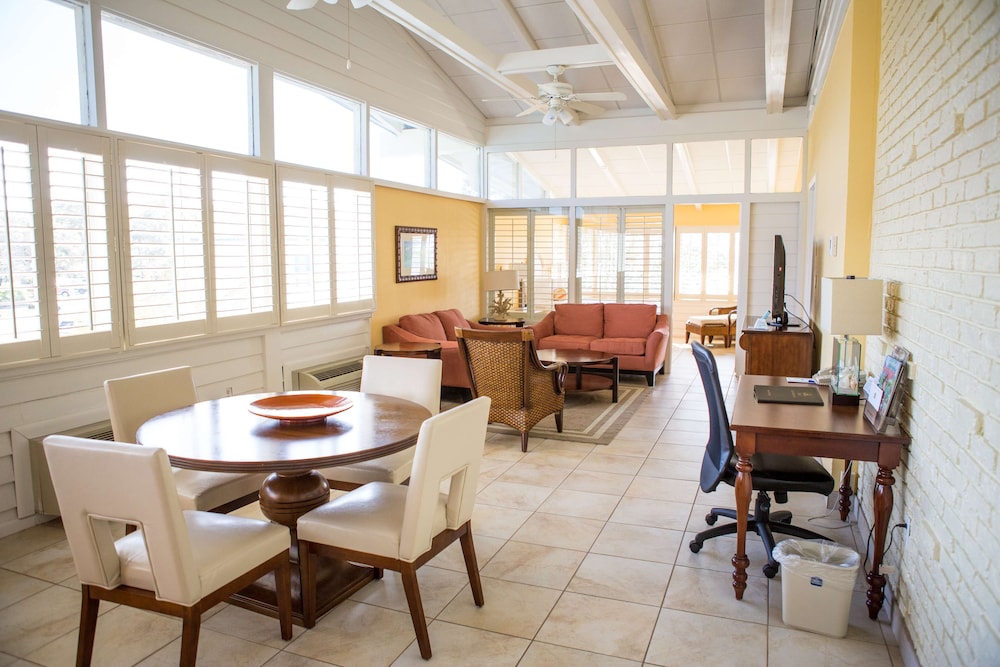 Suite, Multiple Beds, Jetted Tub, Bay View (No Balcony), photo 6