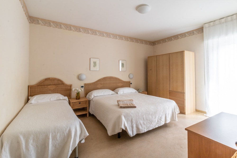 Triple Room, Balcony photo 1