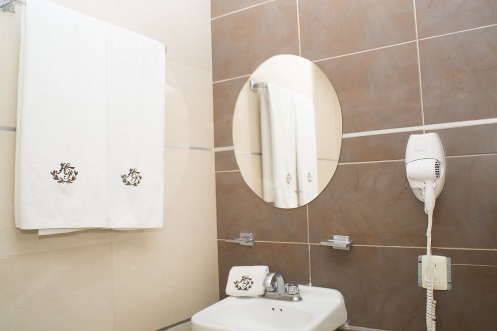 Premium Suite - Photo 6