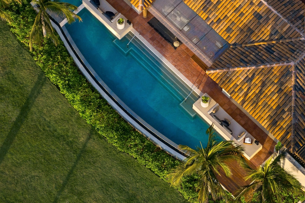 Presidential Villa, 1 Double Bed, Beachfront photo 2