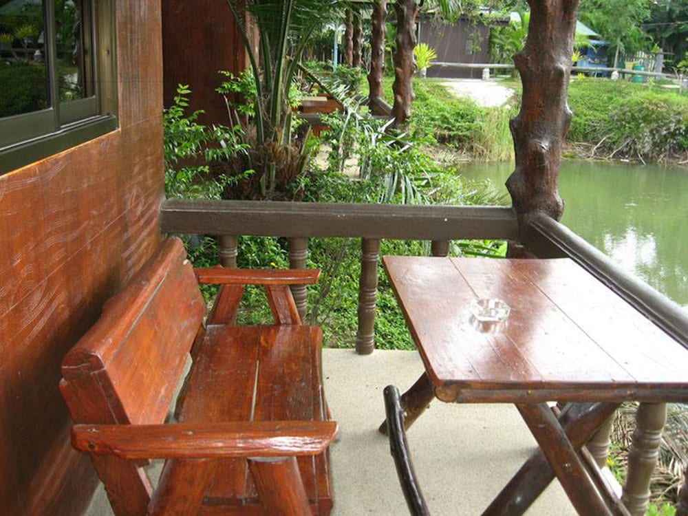 Waterfront House photo 3