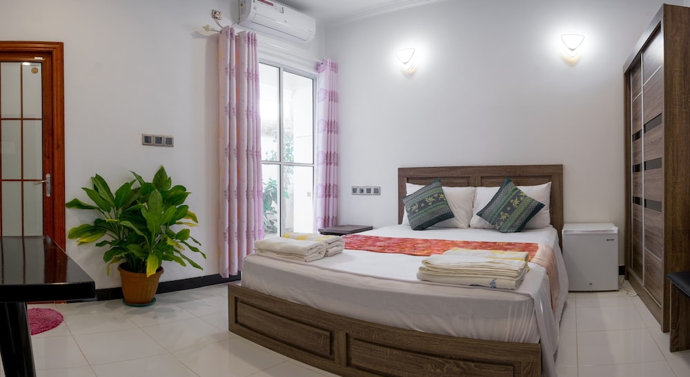 Standard Double Room, 1 King Bed, Non Smoking photo 3