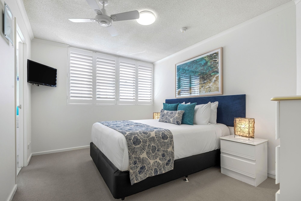 2 Bedroom Beachfront Apartment photo 3
