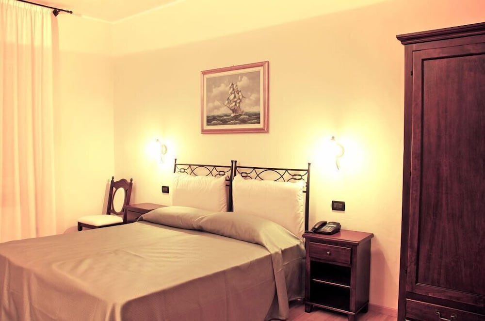 Standard Double or Twin Room photo 1