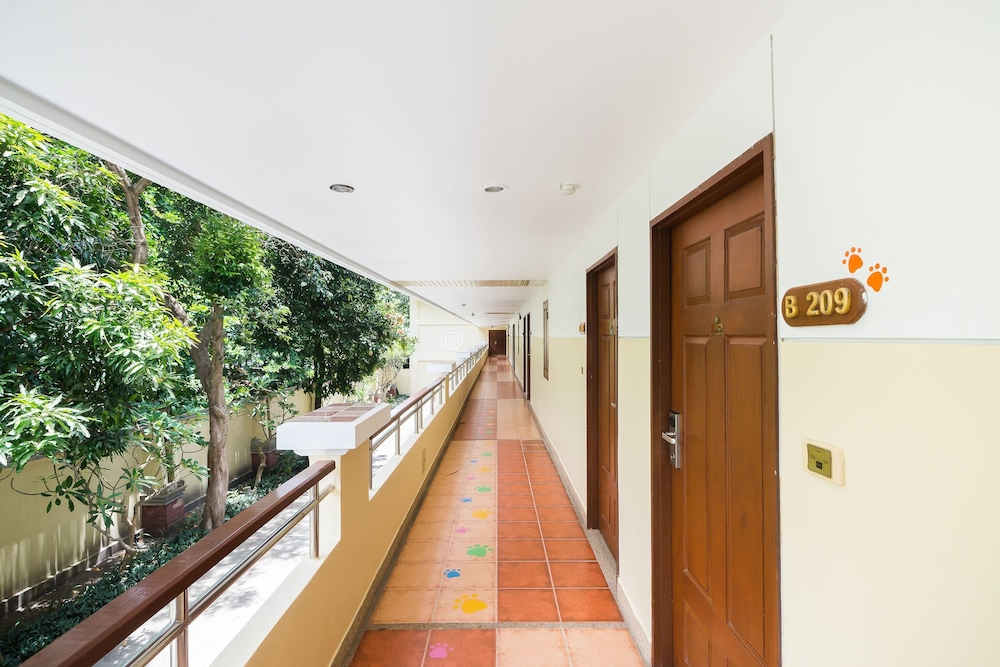 Deluxe Pool Access Room-Pet Friendly - Photo 15