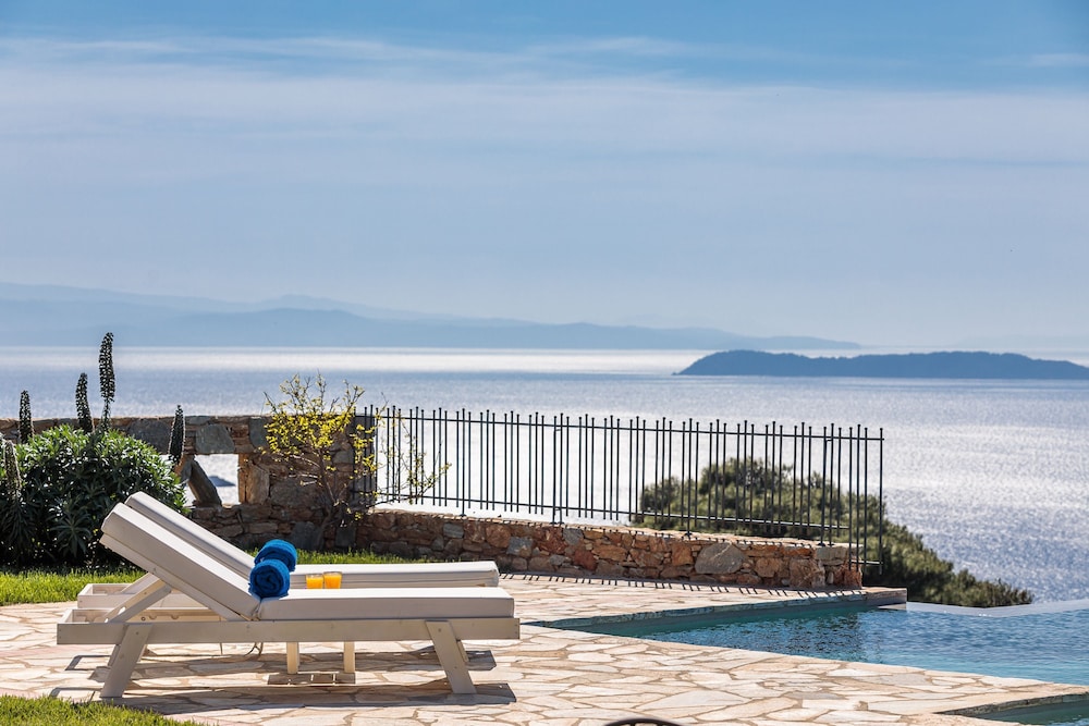 Villa photo 2