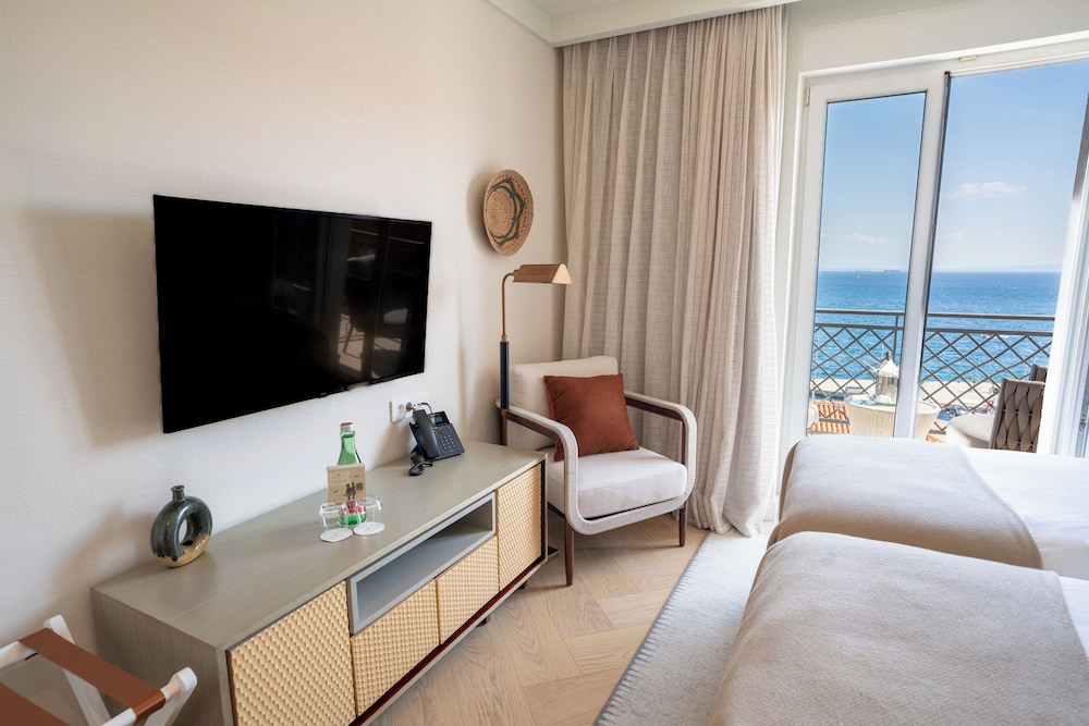 Superior Double/Twin Room Villa Camellia Sea View - Photo 6