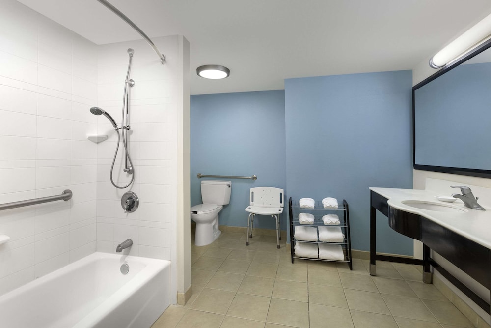 Suite, Multiple Beds, Accessible, Non Smoking - Photo 2