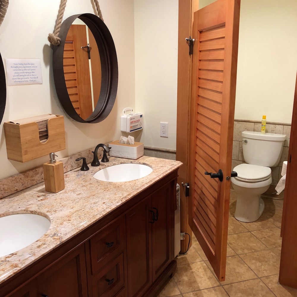 Sunrise Twin Bed (Shared Bath) photo 2