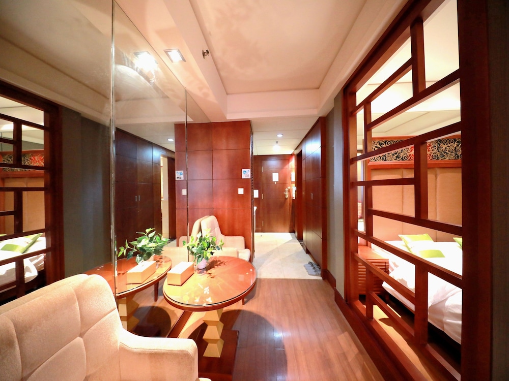 Deluxe Suite photo 2