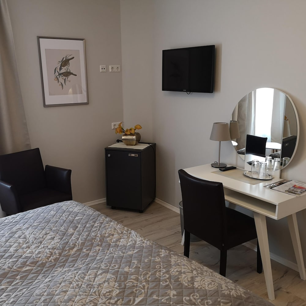 Basic Double Room Single Use (Stahlbadstrasse 2) photo 2