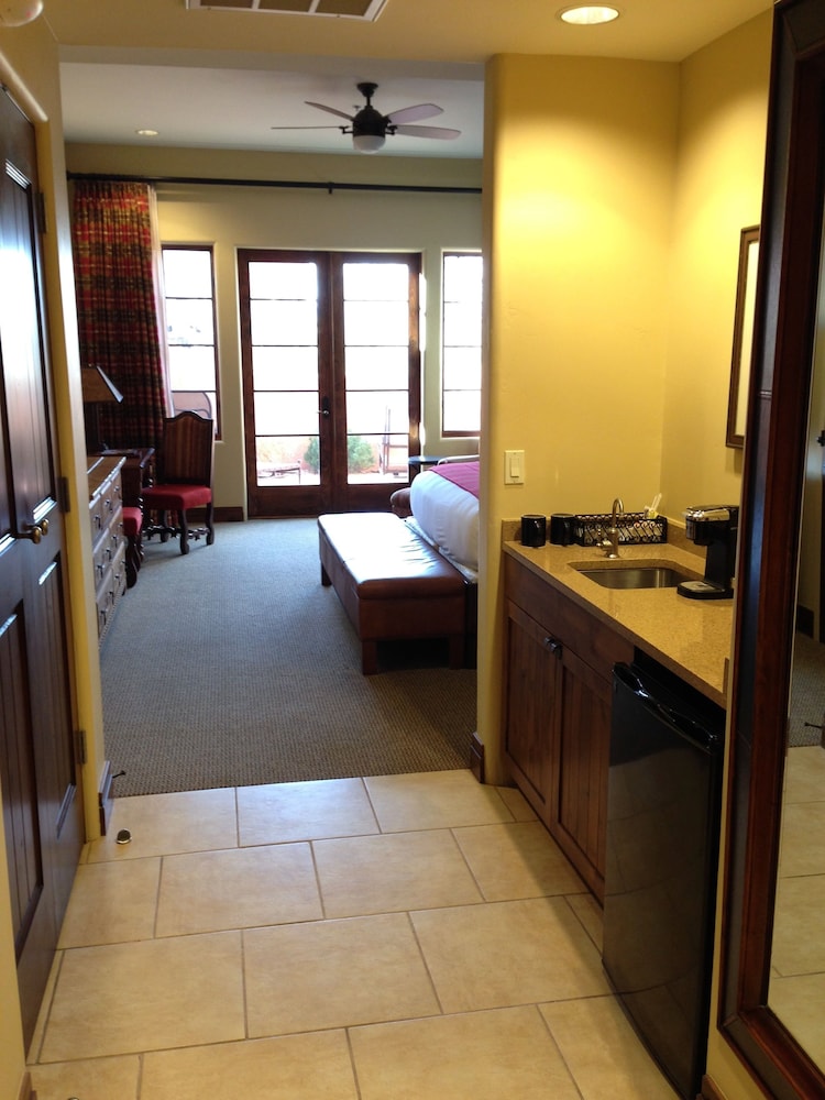 Deluxe Room, 1 King Bed (Kiva)