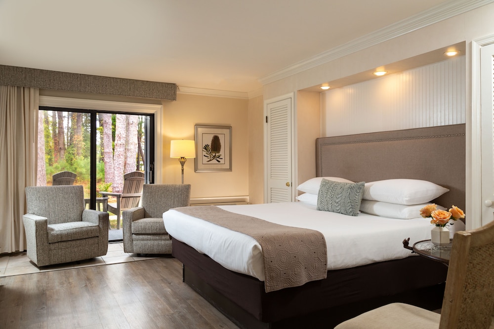 Deluxe Room, 1 King Bed photo 1