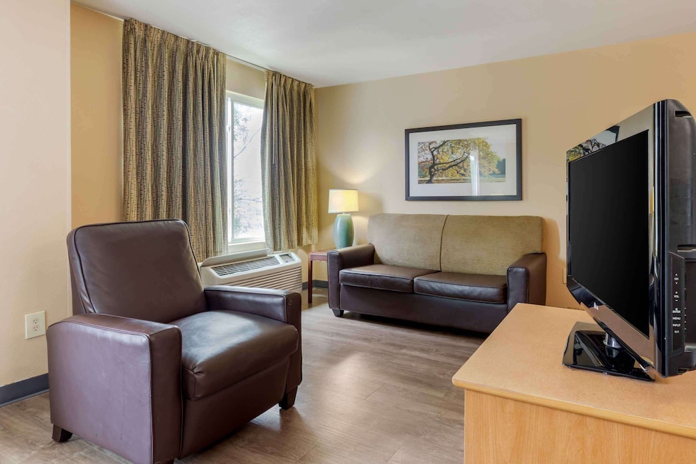 Deluxe Studio, 1 King Bed with Sofa bed, Non Smoking - Photo 4