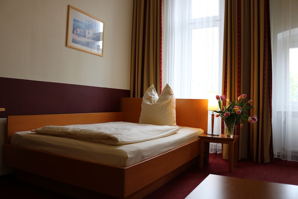 Superior Single Room, 1 Queen Bed