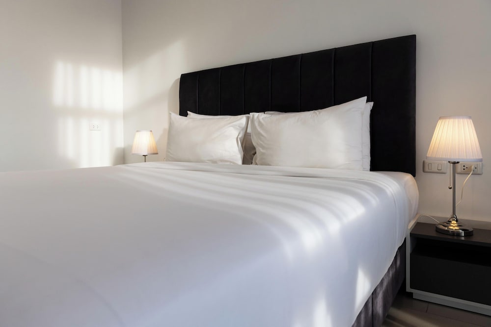 Superior King Room - Photo 23