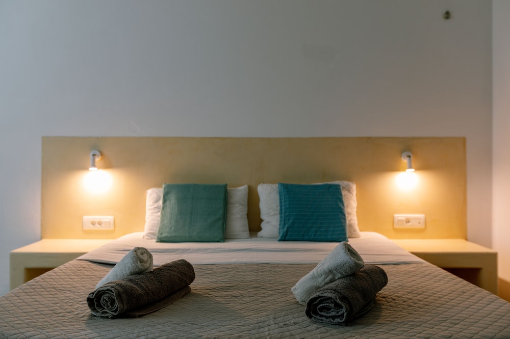 Deluxe Room, 1 Queen Bed with Sofa bed, Non Smoking