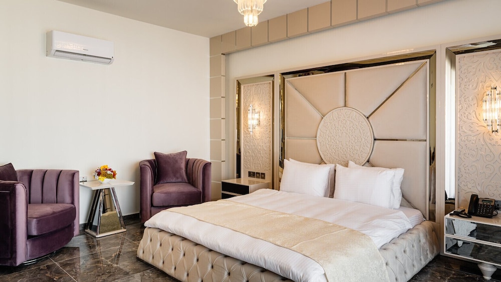 Royal Suite photo 2