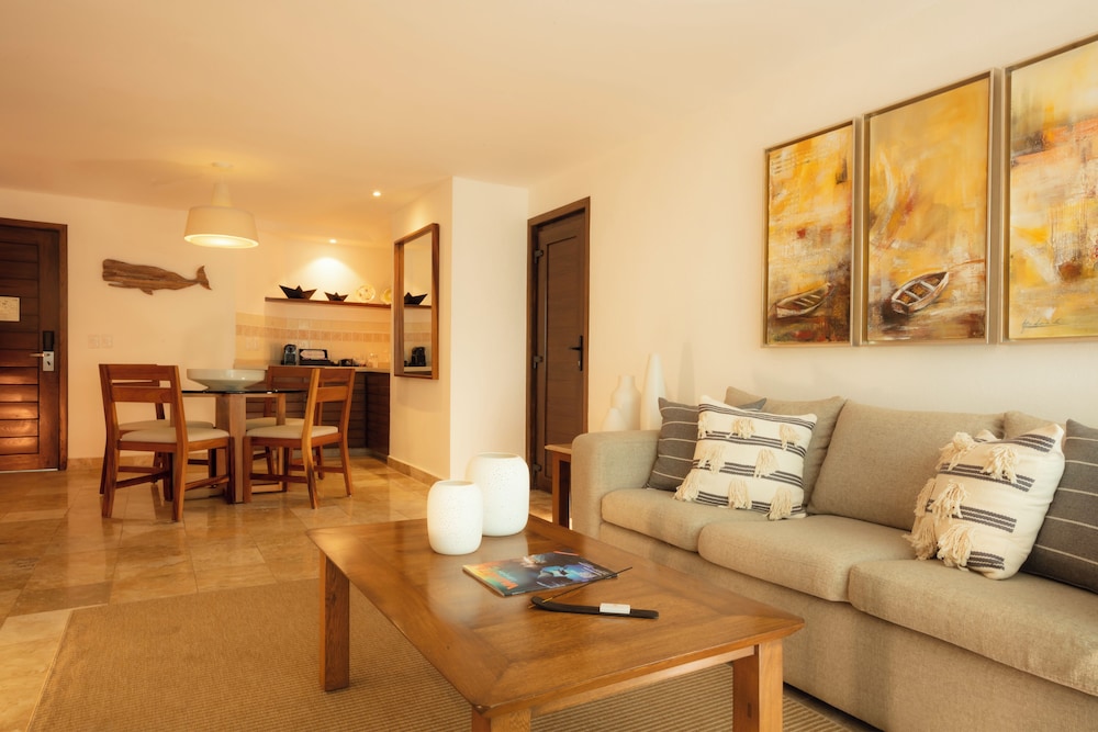 Spa Oceanfront Suite With Jacuzzi