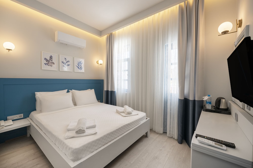 Standard Double Room, Partial Sea View - Photo 4