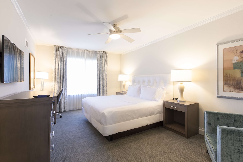 1 KING 2 QN BEDS 2 BEDROOM 2 BATH SUITE WITH SLEEPER SOFA - Photo 2