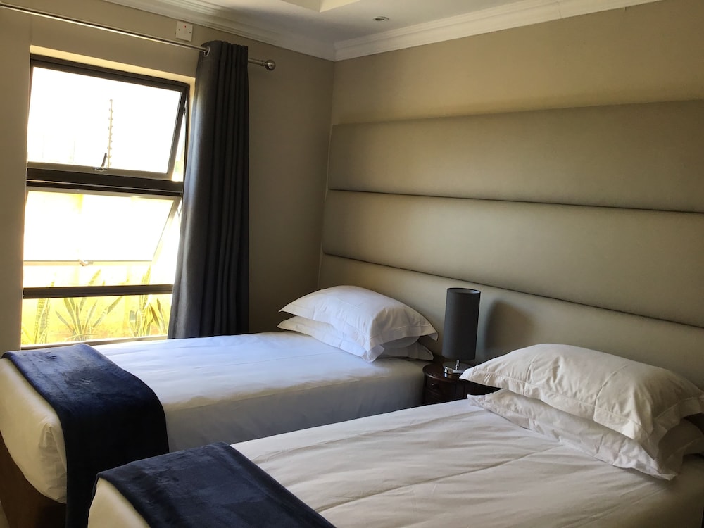Standard Twin Room, 2 Twin Beds photo 2