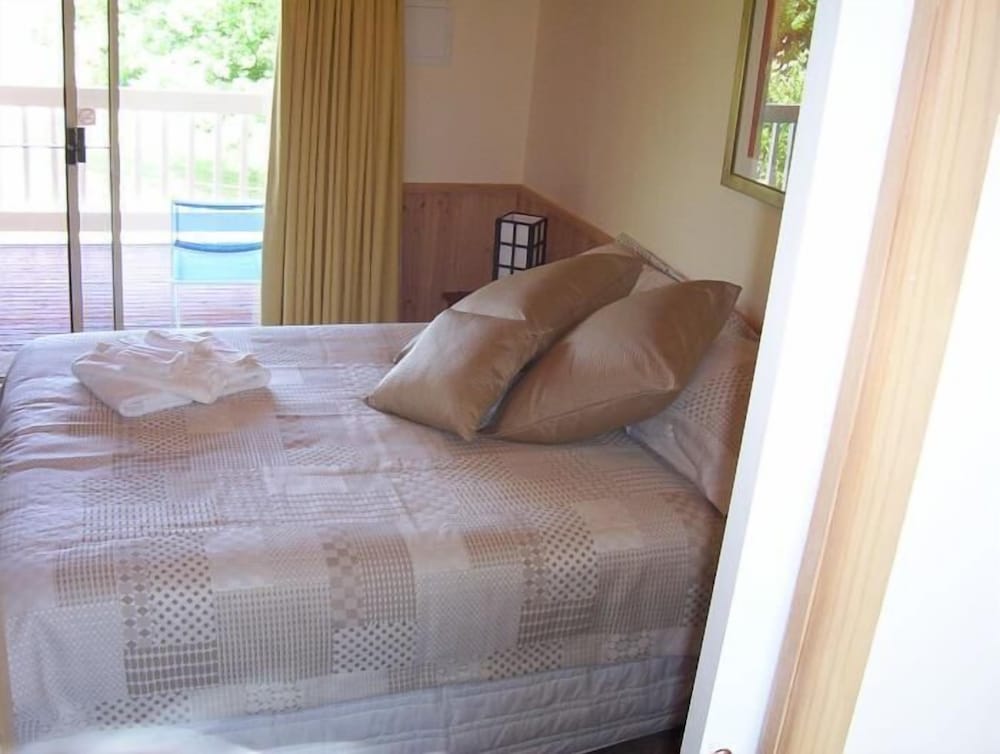 Standard Room, Non Smoking, Balcony, Weekday Special Sun-Thur (Room Only) photo 3