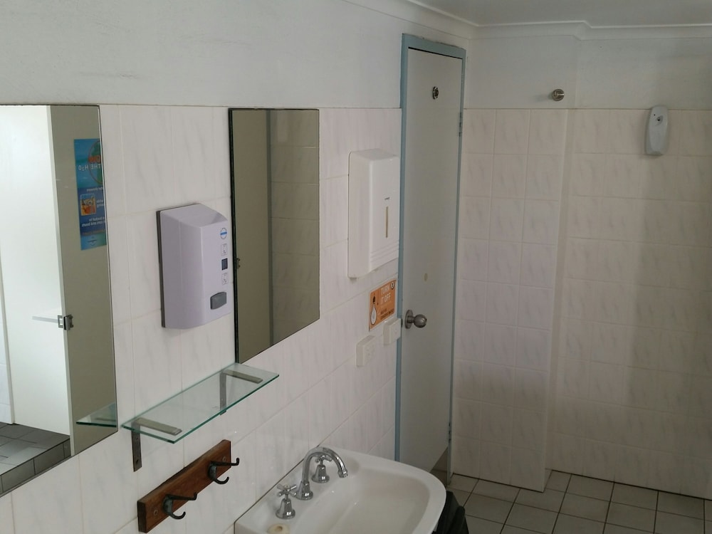 Twin Room, Shared Bathroom photo 2