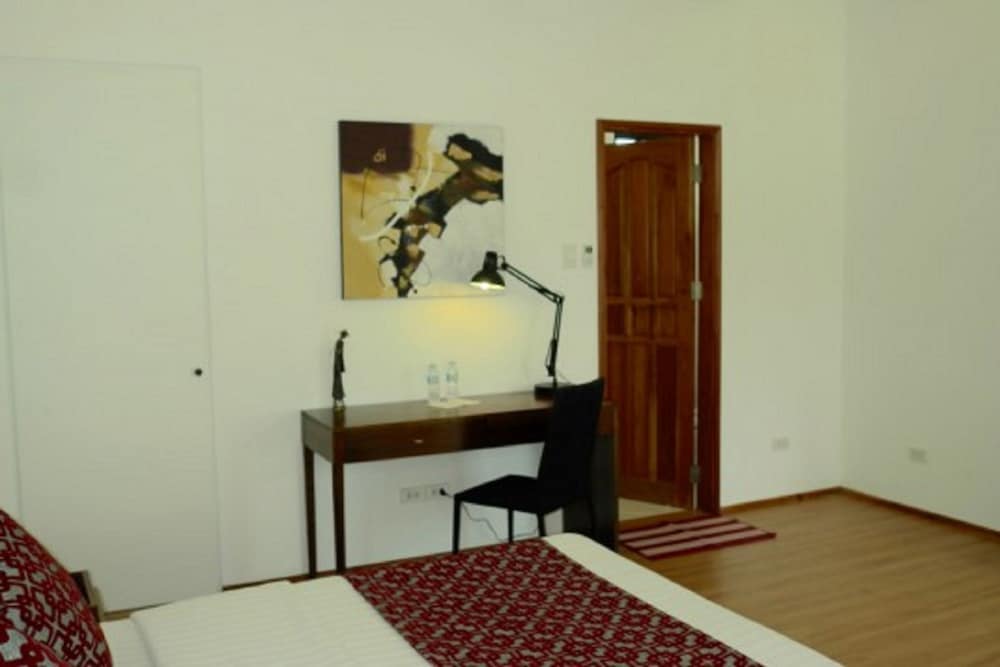 Family Room, 1 King Bed photo 3